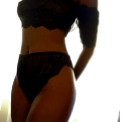 Piff Ting: OnlyFans Model, Dubai