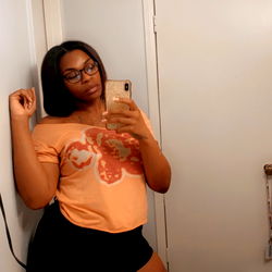 Onlyfans model, BigBootyPxxx, in bathroom mirror selfie