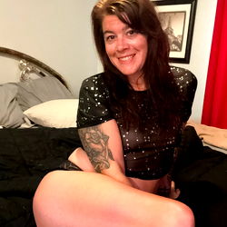 Raelyn - Exotic Dancer Pose