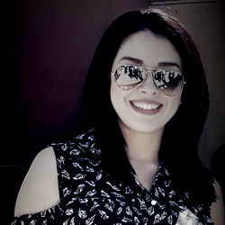 Sara, a young model from Mexico