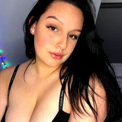 Mia Wolff's OnlyFans Photos: Gorgeous Adult Model Poses