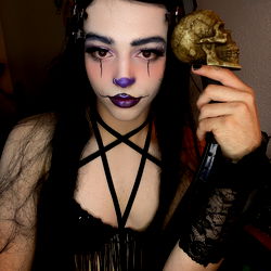 Sweet Tooth's Gothic Glamour