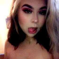 Baelani: Colorful Makeup Look on Instagram