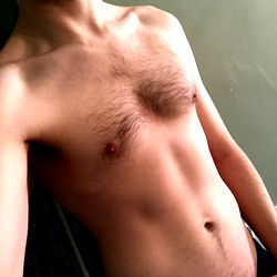 Age and Gender-Themed Selfie of Orally, the Fans Model from the United States