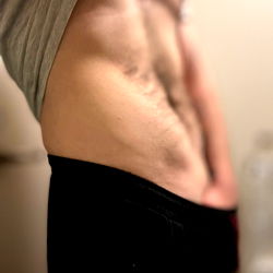 Juicy Daddy Showing Abs in OnlyFans