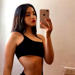 Hailey: A Stunning Model Moment