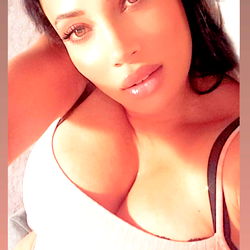 Angellipzz, OnlyFans Model, Lingerie Photoshoot