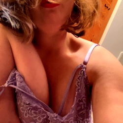 Onlyfans Model Elizabeth Striking a Pose