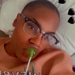 Lex, the Instagram-famous model from Houston Texas, shares a cheeky moment with her toothbrush. 💫