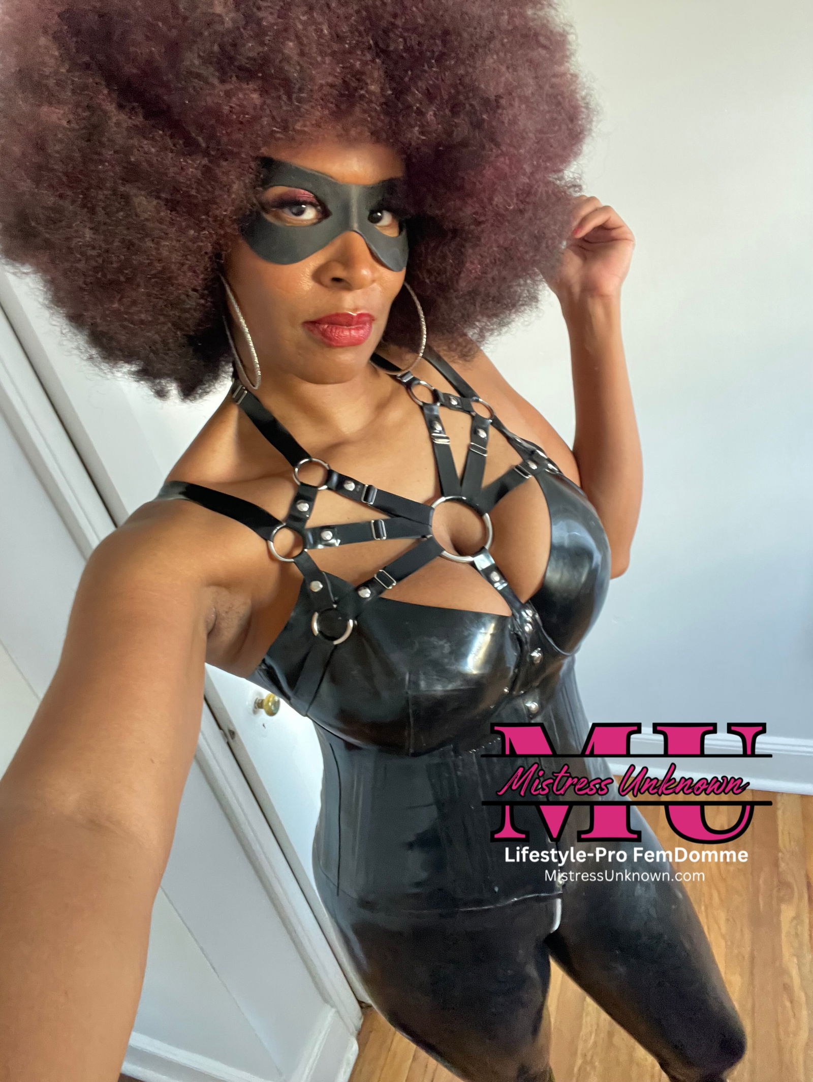 6ft Nubian Strapon Queen: FemDom•Pegging photo