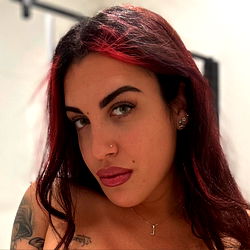 Stunning Model Diosa Lola Strikes a Pose for Onlyfans