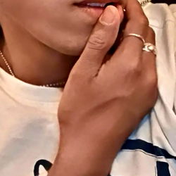 Jolyne - Aesthetically Pleasing Portrait with Trendy Fashion and Deep Thoughts