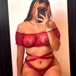 Amy's Lingerie-Filled Selfie