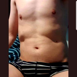 OnlyFans Model Leeds Top XXXL Free Shirtless Selfie