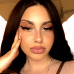 Alexis: A Model's Life