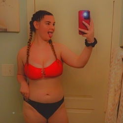 Shannon Nicole, OnlyFans Model, Shows Off Her Body in a Mirror Selfie