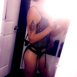 Taylor: OnlyFans Model Photoshoot in Bikini