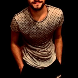 Alx31Bttm - Stylish and Confident