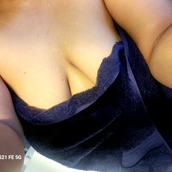 Caramelcookie, A Michigan Model Showcasing Her Bath Towel