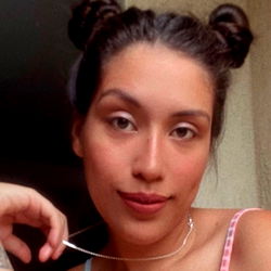 Mari Vict, a Beauty with a Unique Twist