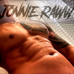 OnlyFans Jonnie Raww Model