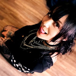 Lina Venus, the Striking Goth Emo Model