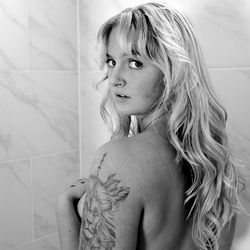 Honey the OnlyFans Model: A Sensual Taste of Marble Bathrooms