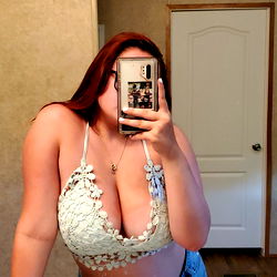 Onlyfans Model Kay: Poolside Glamour