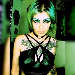 Andi Chryst: An Elegant Model