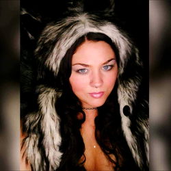 Beautiful Woman in a Fur Coat, 𝓛𝓮𝔁𝓲