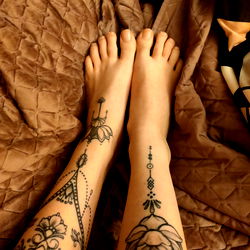 OnlyFans Model Katie Shows Off Tattooed Feet