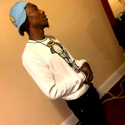 Savage_asz89 in a casual pose with a cap and earrings