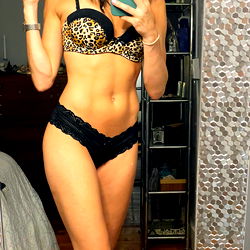 Stylish Montana: A Glamorous Lingerie Model