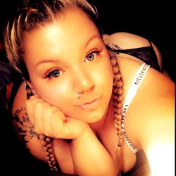 Kelleystarr's Captivating Selfie on OnlyFans