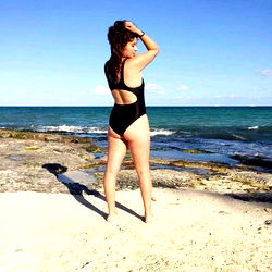 Samanta_23, a Mexican OnlyFans Model, Striking a Pose on the Beach