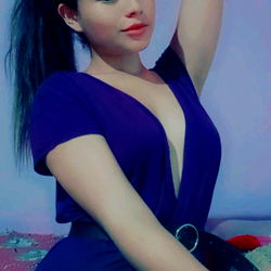 Model Amandasweet09, from Colombia, in a purple top