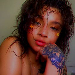 Majestic Tiffmagriff in Bathroom