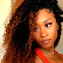 KWHXTE Model Posing for Social Media