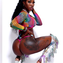 OnlyFans Model Slim Thick Showcasing Her Stunning Looks