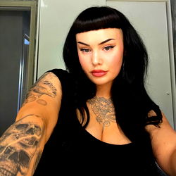 Glamorous OnlyFans Model Luna Starr Poses for the Camera