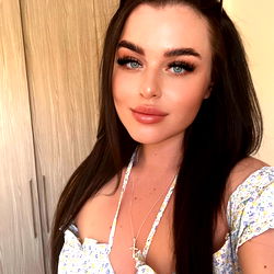 Cheshire Model Miya Sol