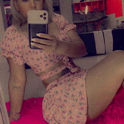 India Canela, OnlyFans Model, Posing in Bedroom