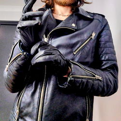 C H A I N S A W photo