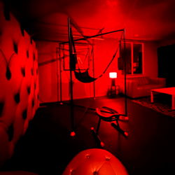 Pretty Lil MILF photo