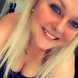 Anna on OnlyFans, a sultry and captivating model