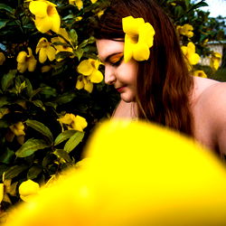 Soren Pancake, Onlyfans Model Posing with Yellow Flowers