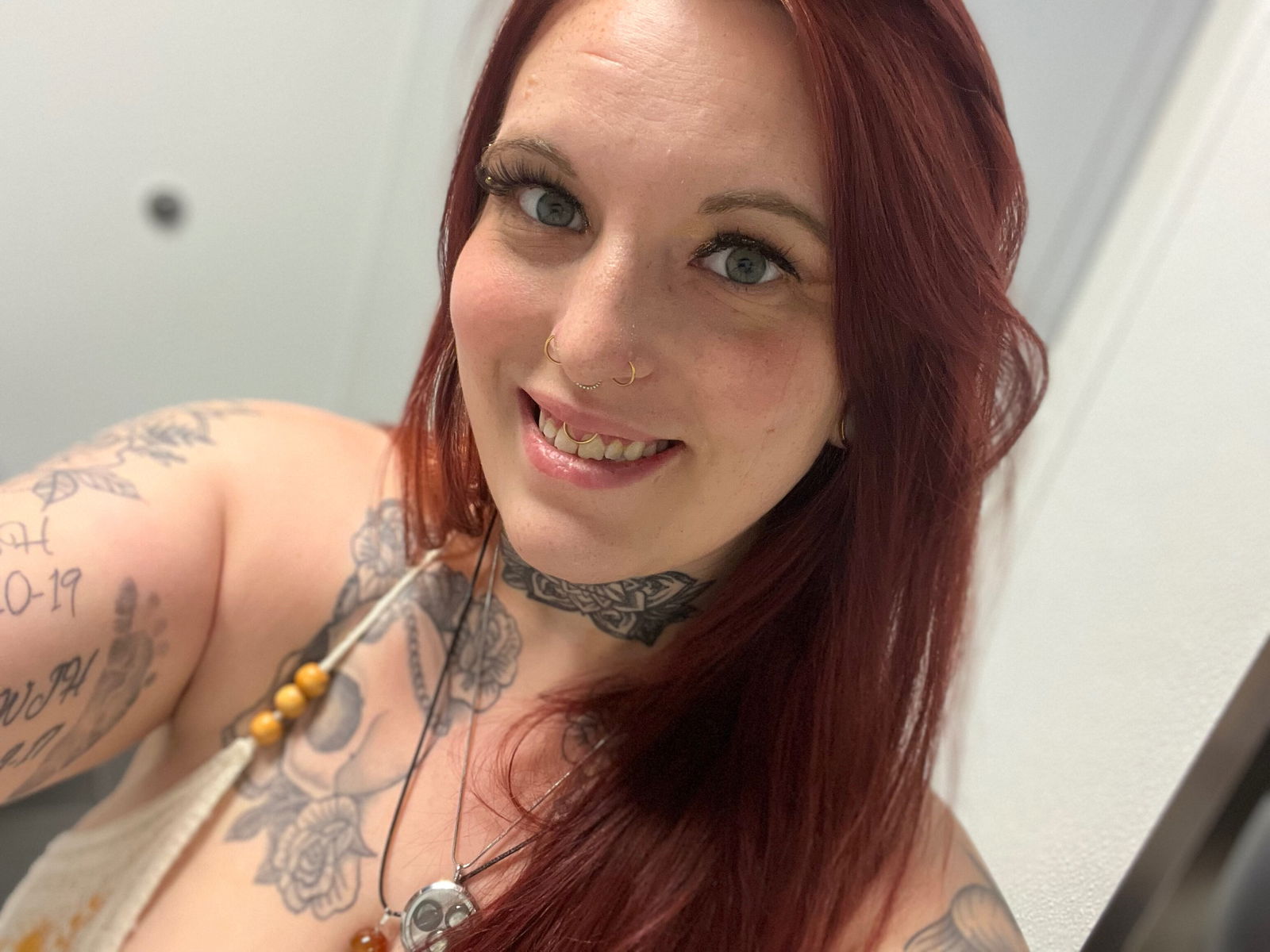 Nikii 💋 {Free Page} photo