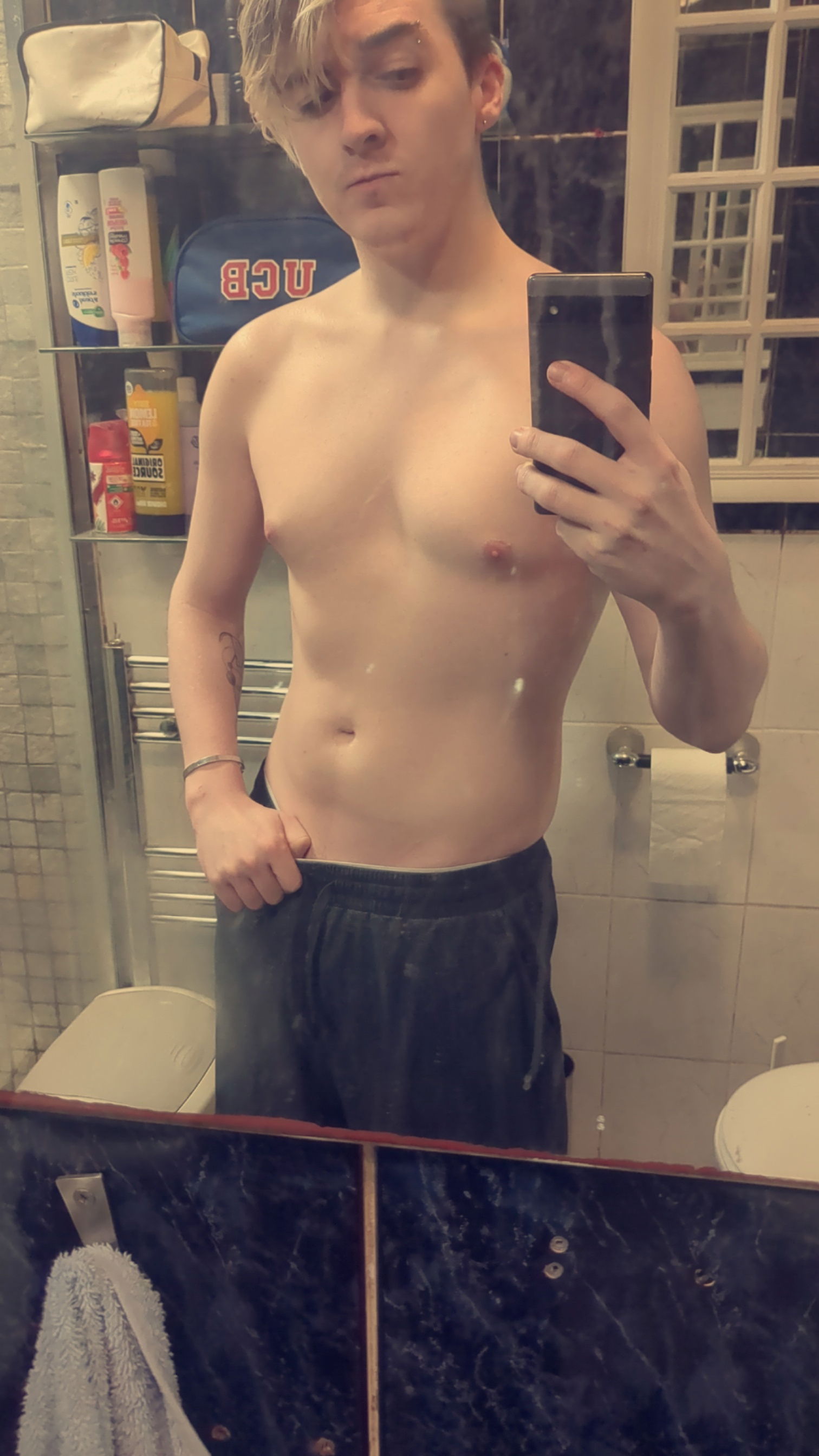 Fabian Nightingale 💛🤍💜🖤 photo