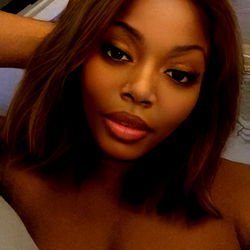 OnlyFans Model Platnium Showing Her Style