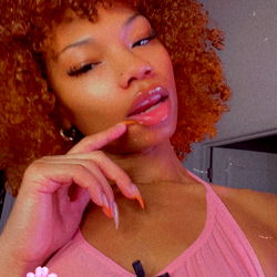 CurlyFryK, a popular model on OnlyFans